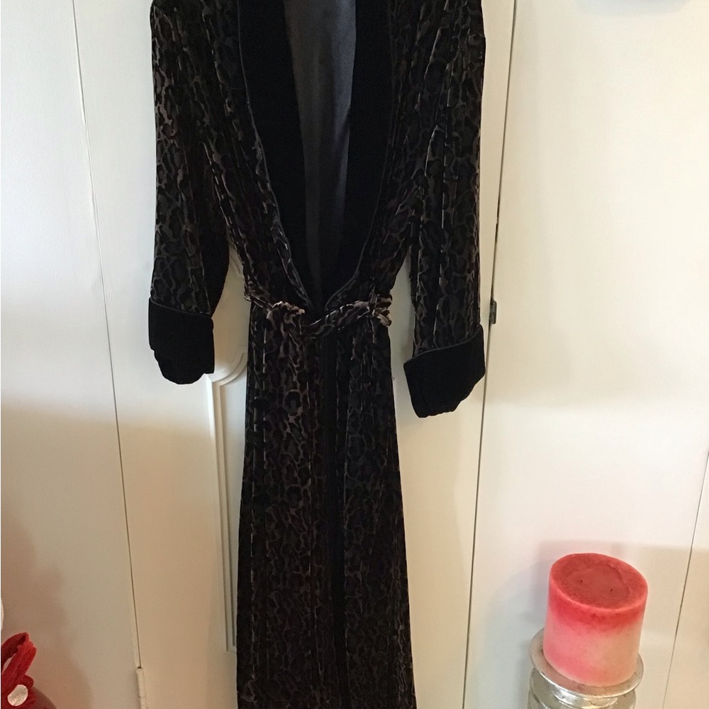 NWOT Natori leopard print velvet robe